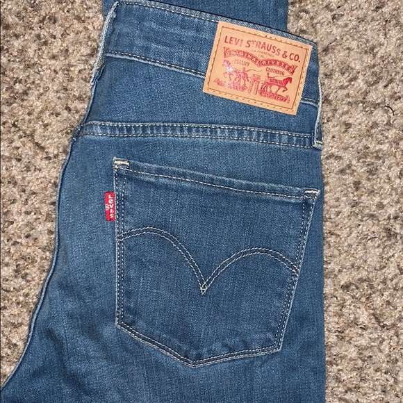 Levi’s 711 Skinny Jean - Picture 2 of 2
